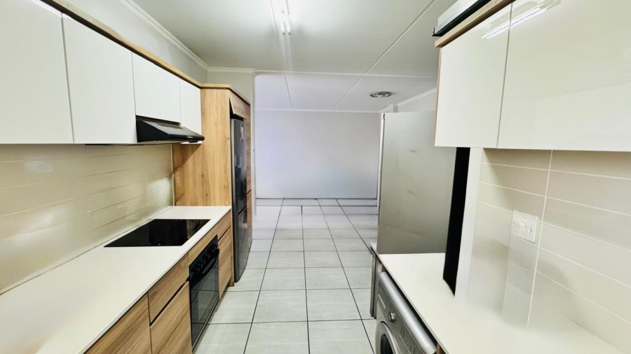 3 Bedroom Property for Sale in Waterfall Heights Gauteng