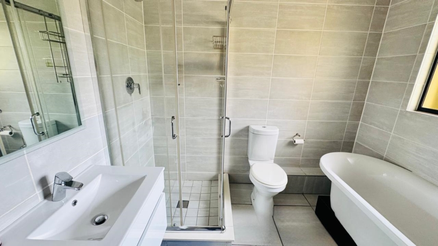 3 Bedroom Property for Sale in Waterfall Heights Gauteng