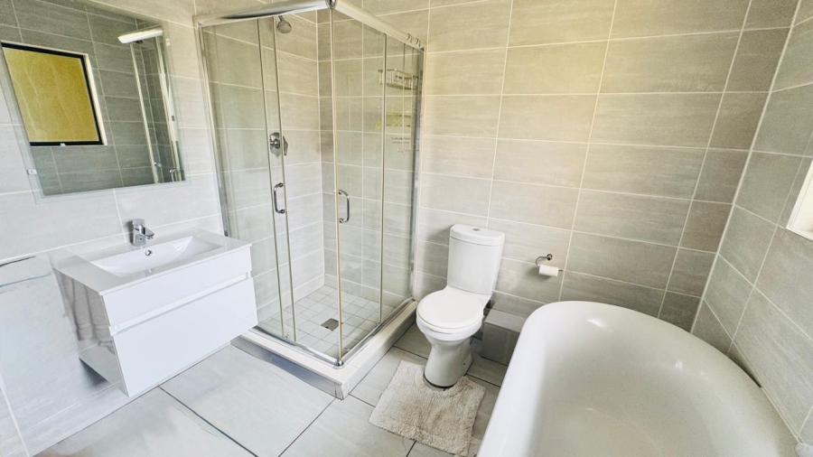 3 Bedroom Property for Sale in Waterfall Heights Gauteng
