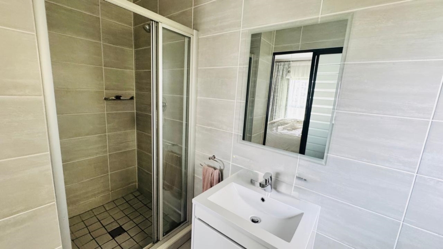 3 Bedroom Property for Sale in Waterfall Heights Gauteng