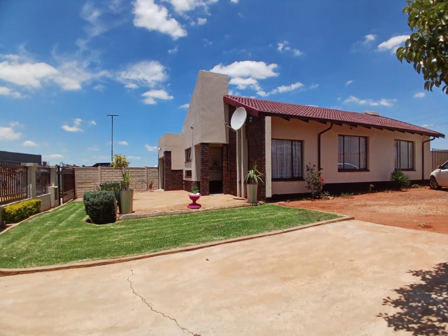 3 Bedroom Property for Sale in Toekomsrus Gauteng