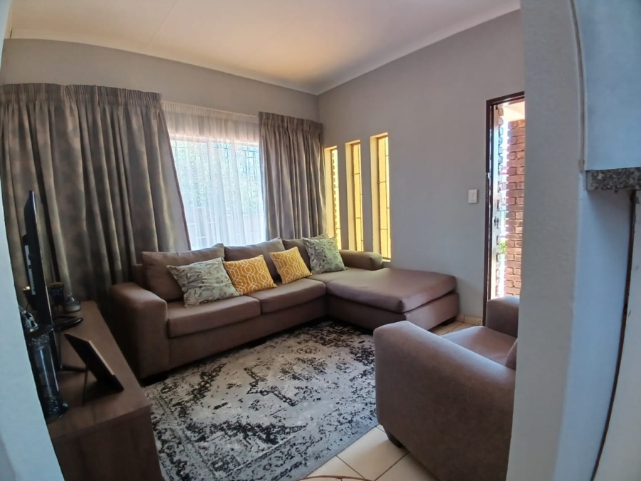3 Bedroom Property for Sale in Toekomsrus Gauteng
