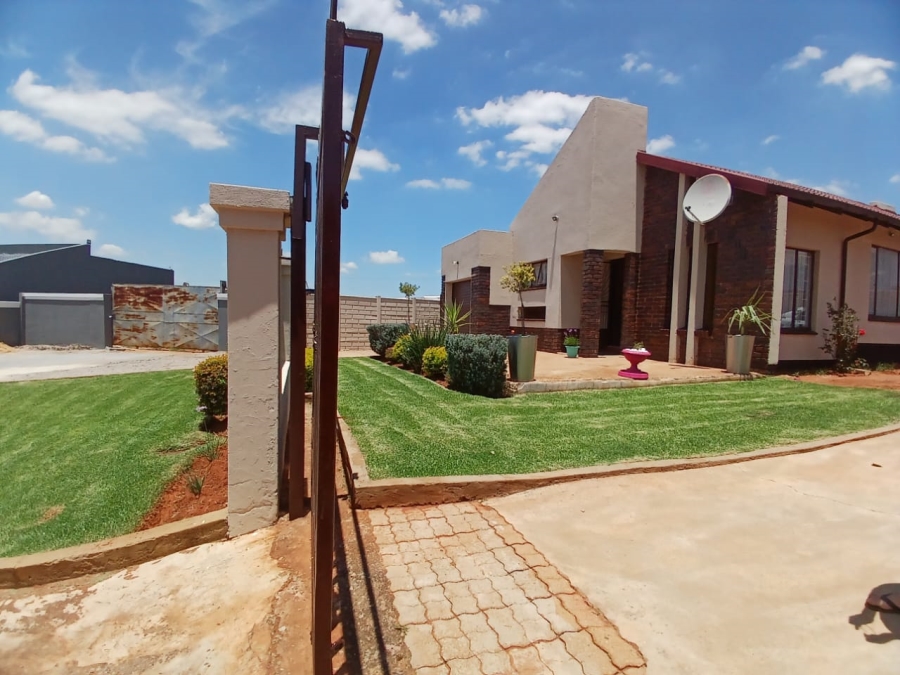 3 Bedroom Property for Sale in Toekomsrus Gauteng