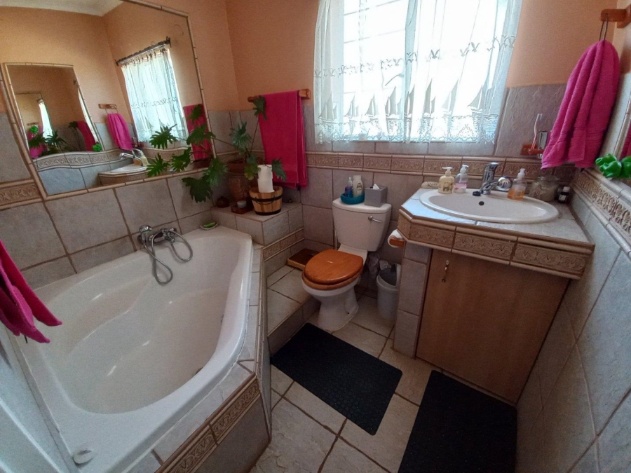 3 Bedroom Property for Sale in Helikonpark Gauteng