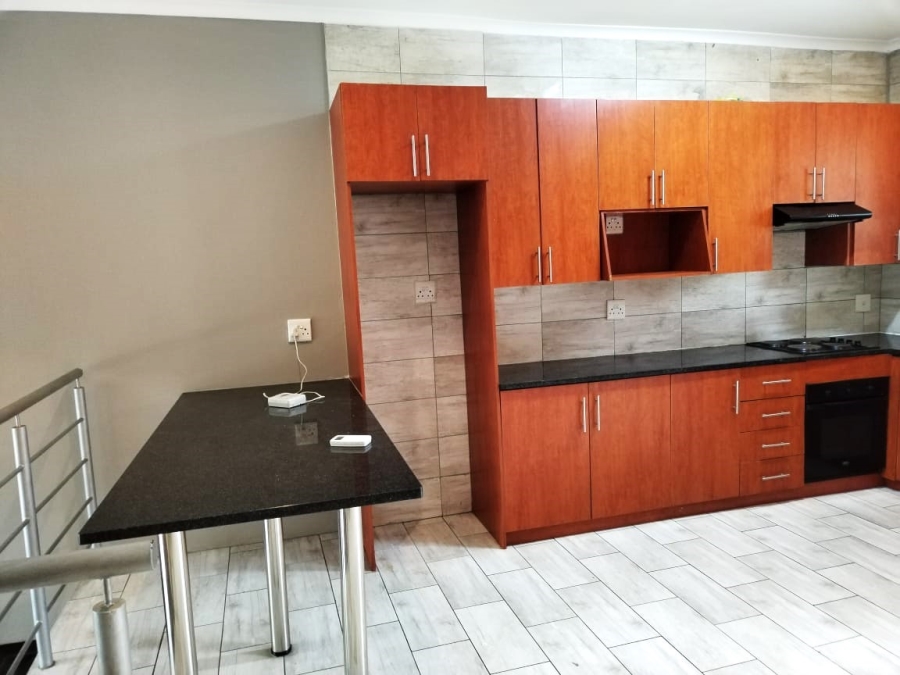 To Let 2 Bedroom Property for Rent in Buccleuch Gauteng