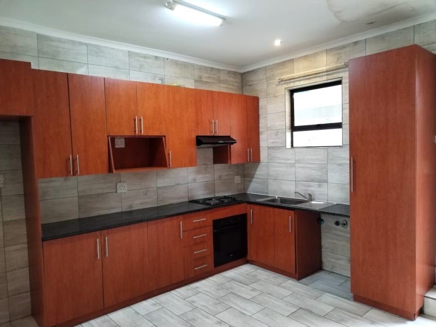 To Let 2 Bedroom Property for Rent in Buccleuch Gauteng