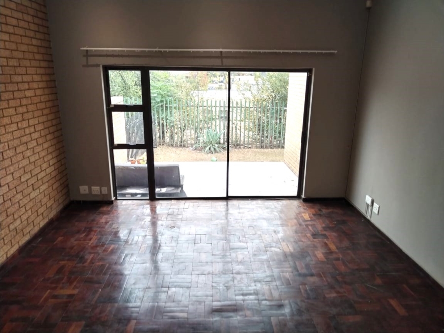 To Let 2 Bedroom Property for Rent in Buccleuch Gauteng