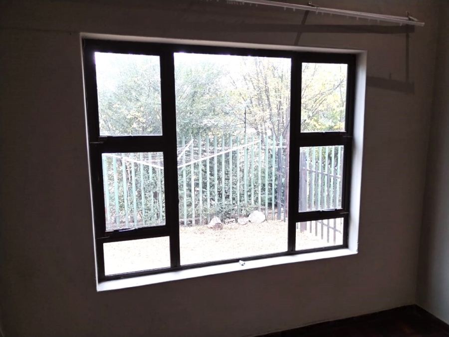 To Let 2 Bedroom Property for Rent in Buccleuch Gauteng