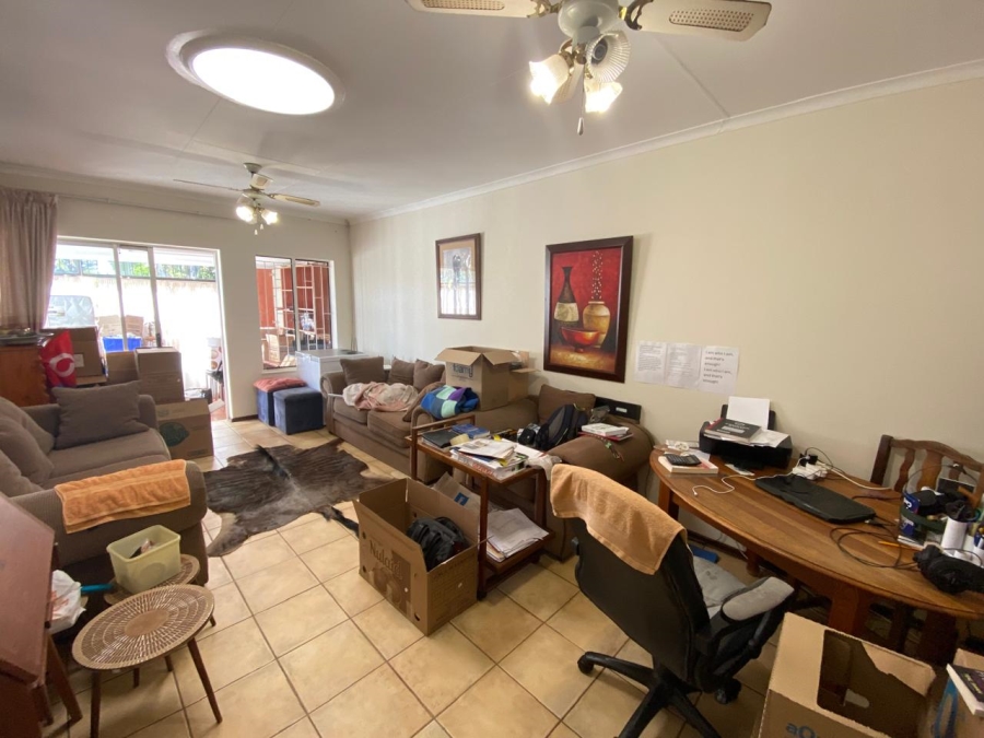 To Let 2 Bedroom Property for Rent in Faerie Glen Gauteng