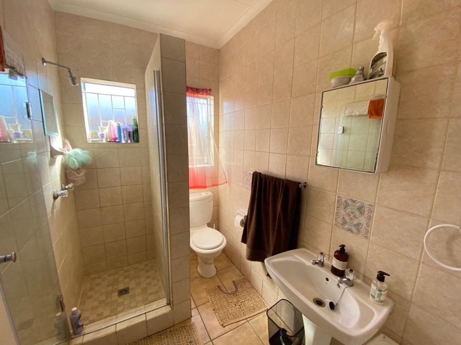 To Let 2 Bedroom Property for Rent in Faerie Glen Gauteng