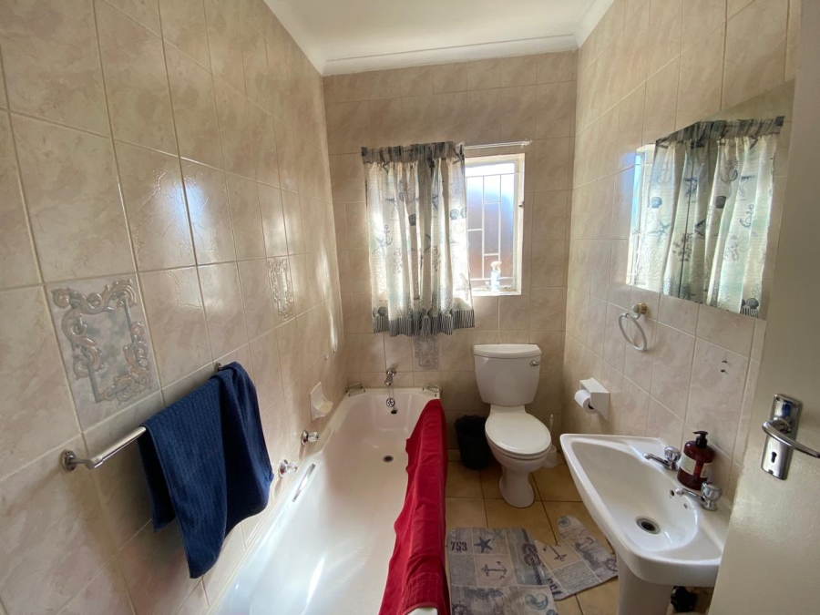 To Let 2 Bedroom Property for Rent in Faerie Glen Gauteng