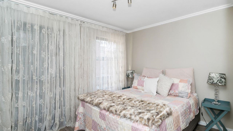 3 Bedroom Property for Sale in Sebenza Gauteng