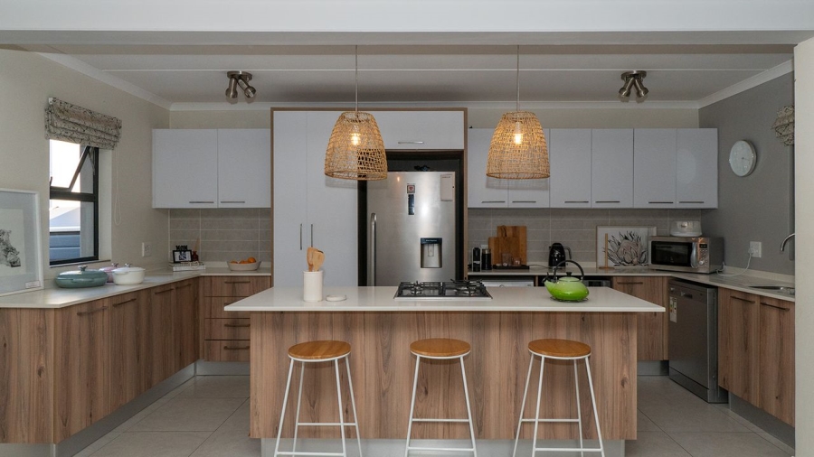 3 Bedroom Property for Sale in Longlake Gauteng