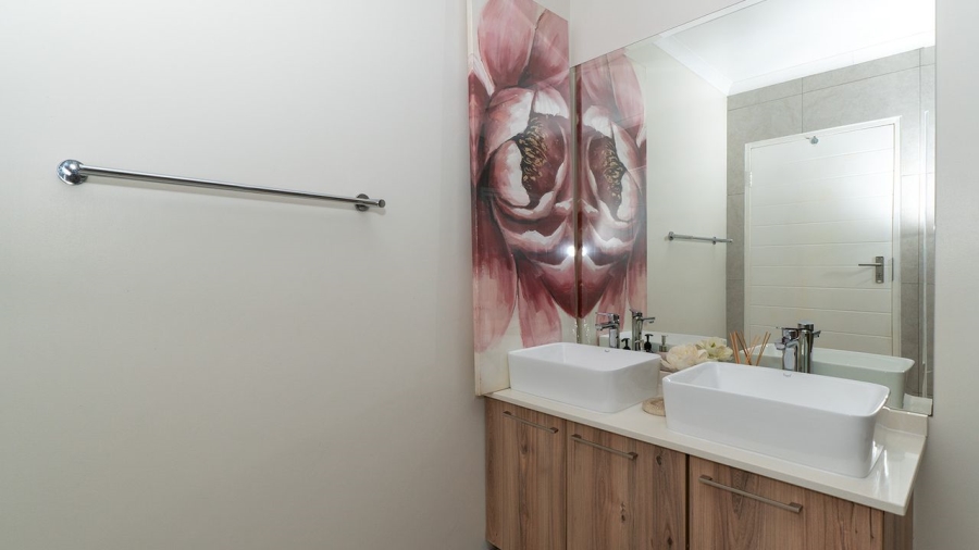 3 Bedroom Property for Sale in Longlake Gauteng