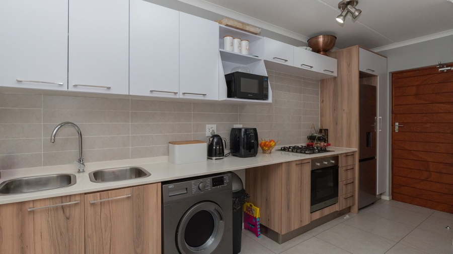 1 Bedroom Property for Sale in Modderfontein Gauteng