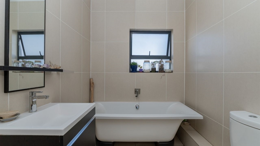2 Bedroom Property for Sale in Greenstone Hill Gauteng