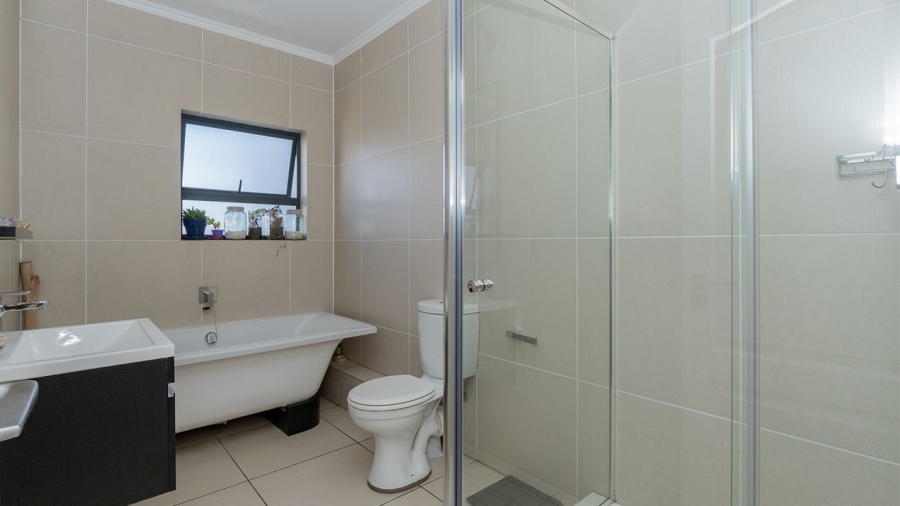 2 Bedroom Property for Sale in Greenstone Hill Gauteng
