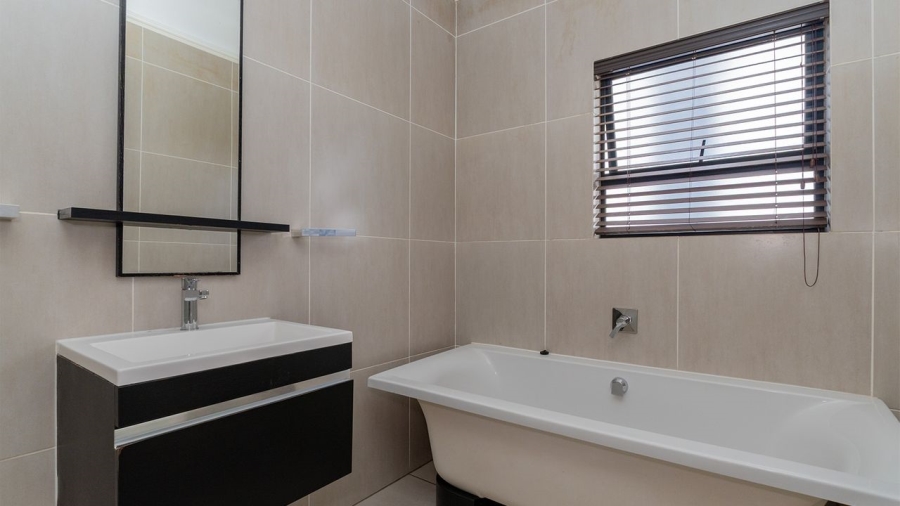 2 Bedroom Property for Sale in Greenstone Hill Gauteng