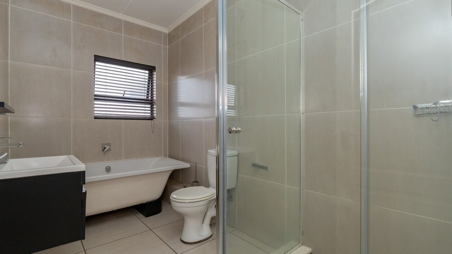 2 Bedroom Property for Sale in Greenstone Hill Gauteng