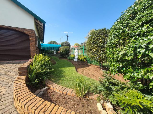4 Bedroom Property for Sale in Rant En Dal Gauteng