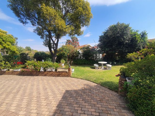 4 Bedroom Property for Sale in Rant En Dal Gauteng