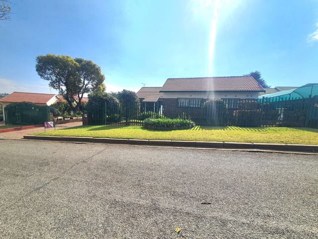 4 Bedroom Property for Sale in Rant En Dal Gauteng