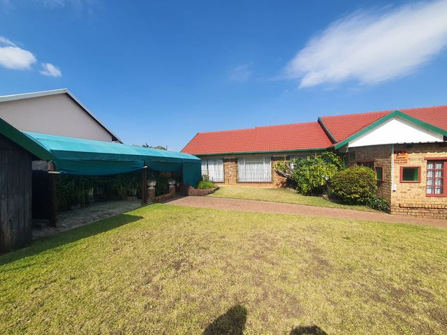 4 Bedroom Property for Sale in Rant En Dal Gauteng