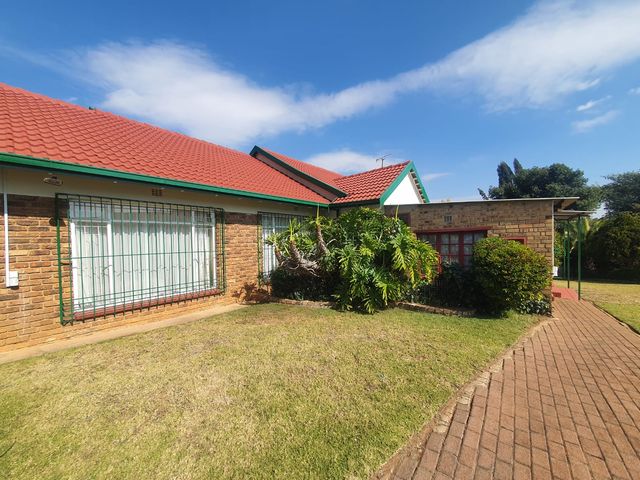 4 Bedroom Property for Sale in Rant En Dal Gauteng