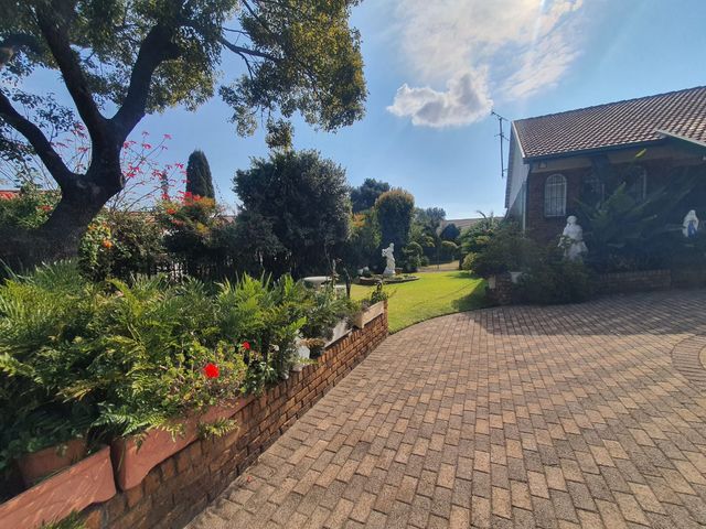 4 Bedroom Property for Sale in Rant En Dal Gauteng