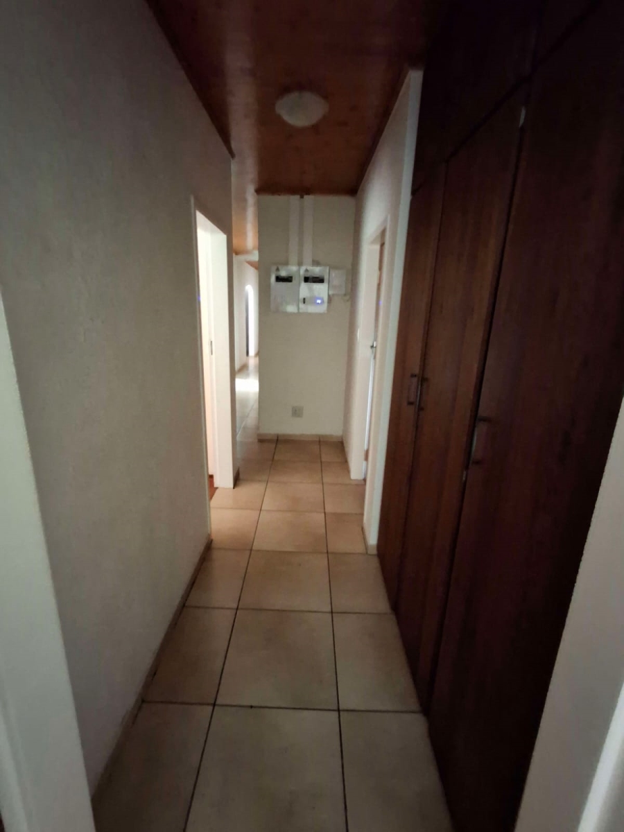 5 Bedroom Property for Sale in Noordheuwel Gauteng