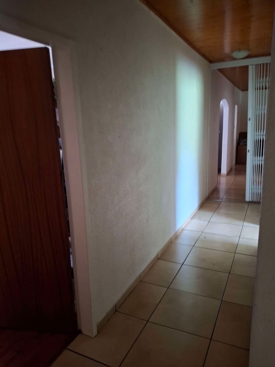 5 Bedroom Property for Sale in Noordheuwel Gauteng