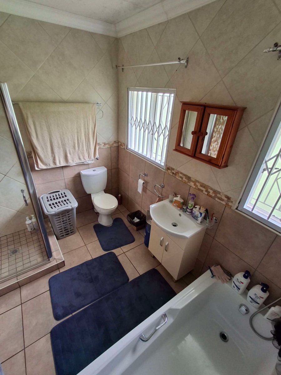 5 Bedroom Property for Sale in Noordheuwel Gauteng