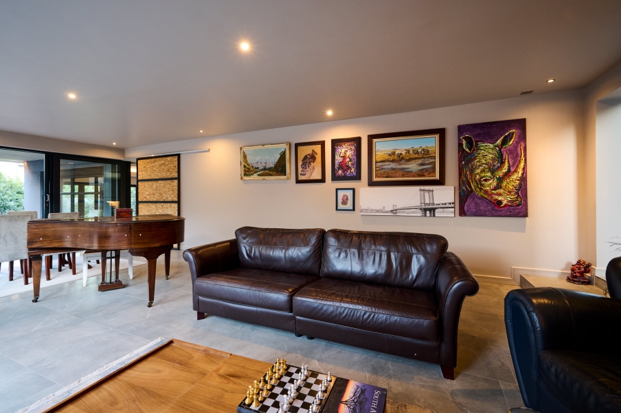 5 Bedroom Property for Sale in Waterfall Country Village Gauteng