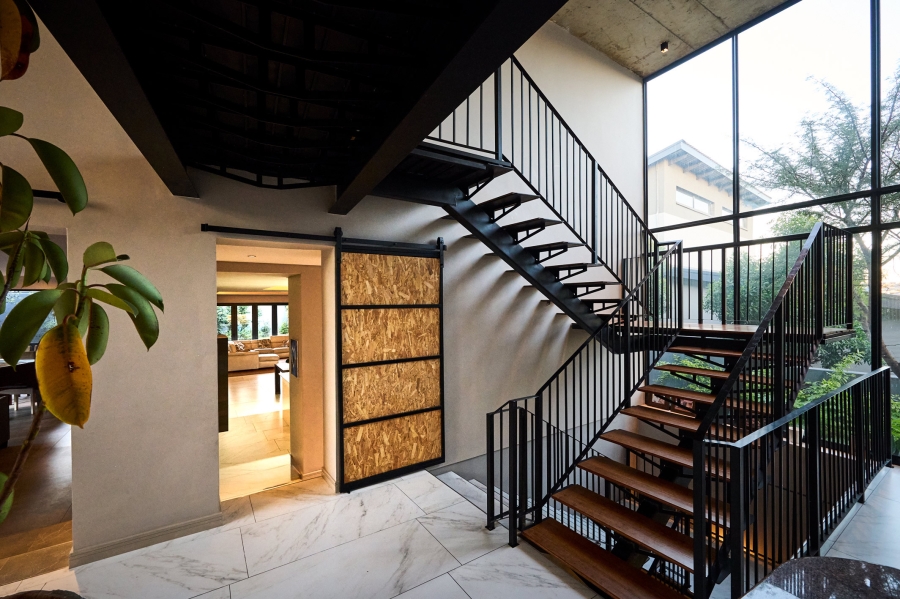 5 Bedroom Property for Sale in Waterfall Country Village Gauteng