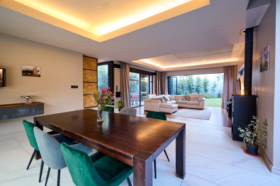 5 Bedroom Property for Sale in Waterfall Country Village Gauteng