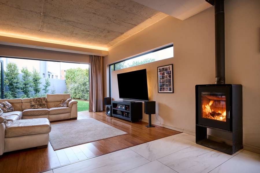 5 Bedroom Property for Sale in Waterfall Country Village Gauteng