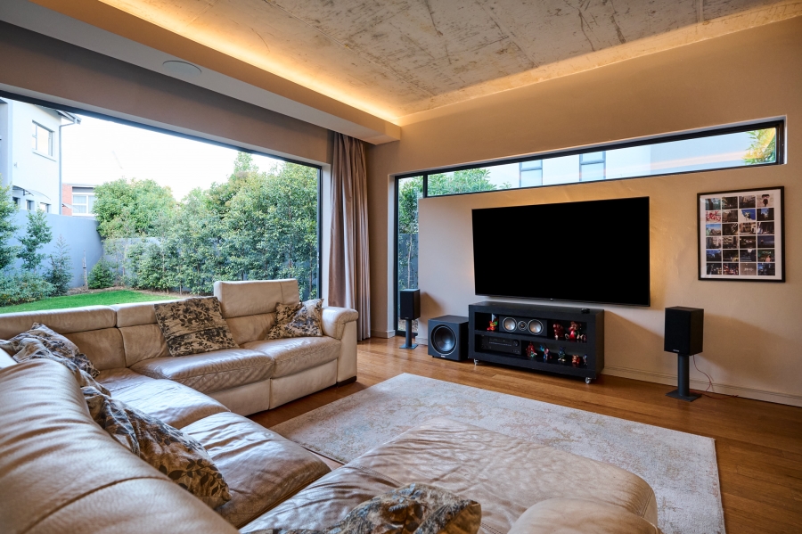 5 Bedroom Property for Sale in Waterfall Country Village Gauteng
