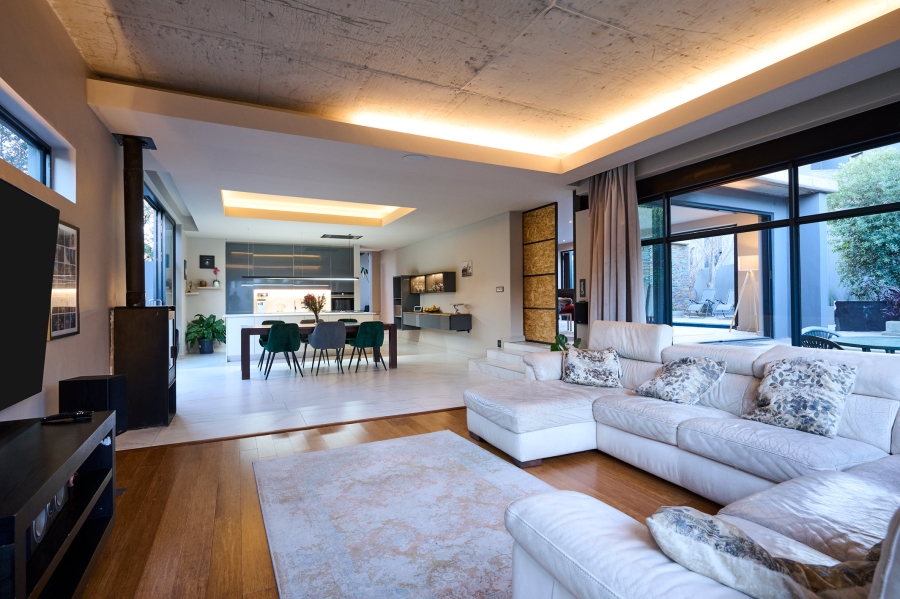 5 Bedroom Property for Sale in Waterfall Country Village Gauteng