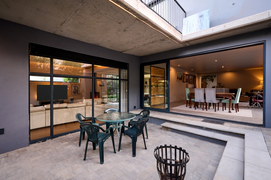 5 Bedroom Property for Sale in Waterfall Country Village Gauteng