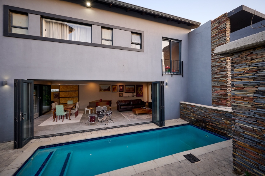 5 Bedroom Property for Sale in Waterfall Country Village Gauteng