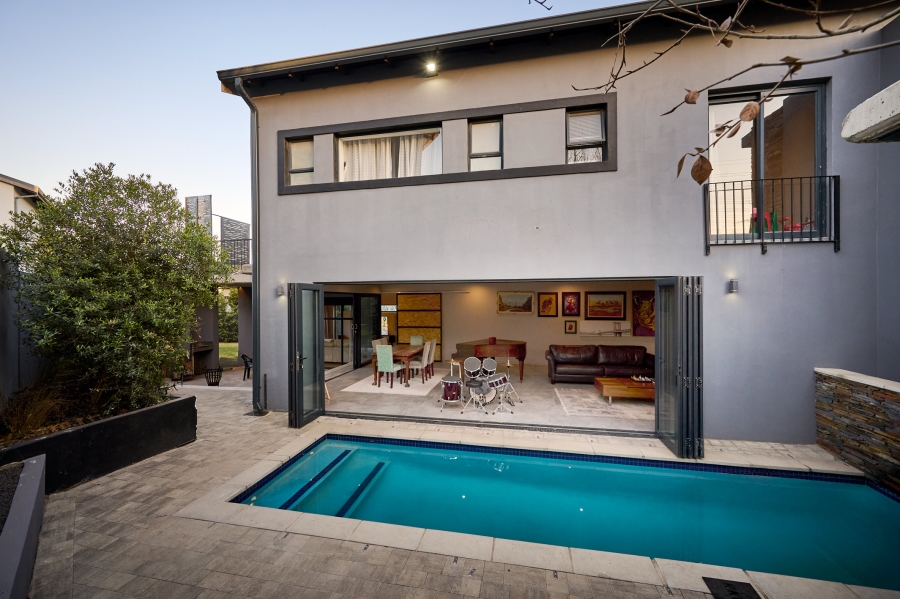 5 Bedroom Property for Sale in Waterfall Country Village Gauteng