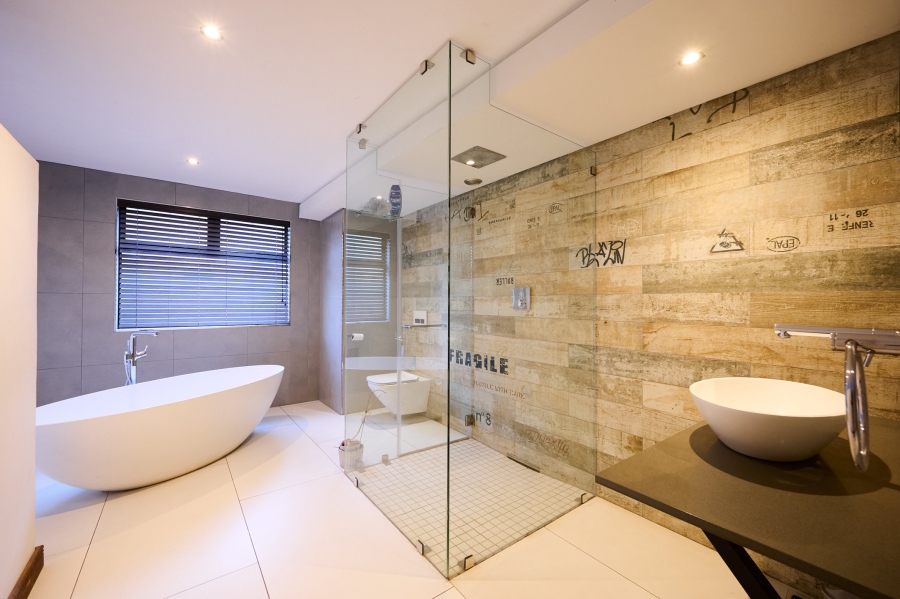 5 Bedroom Property for Sale in Waterfall Country Village Gauteng
