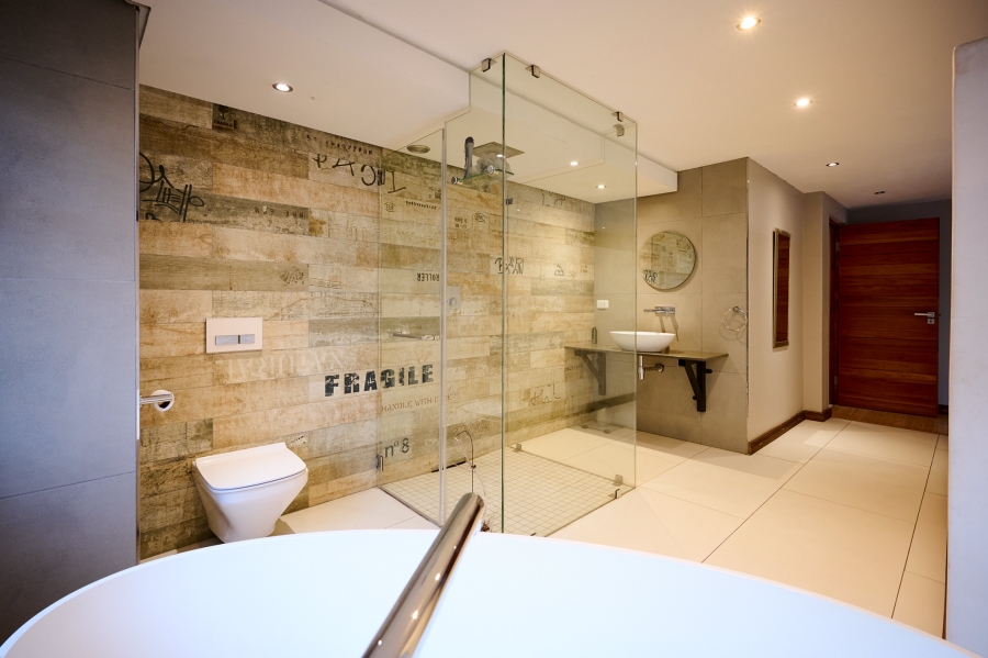 5 Bedroom Property for Sale in Waterfall Country Village Gauteng
