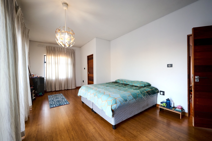 5 Bedroom Property for Sale in Waterfall Country Village Gauteng