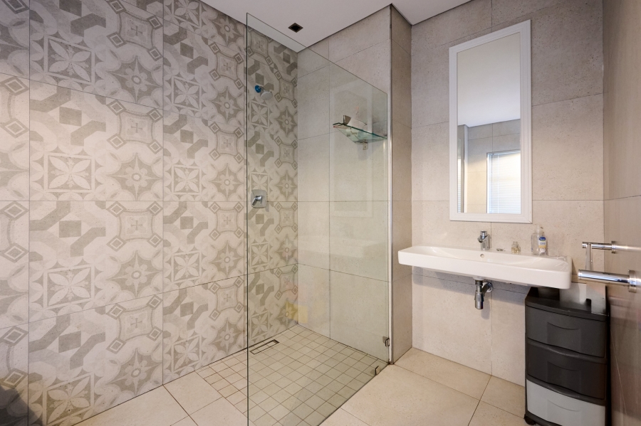 5 Bedroom Property for Sale in Waterfall Country Village Gauteng