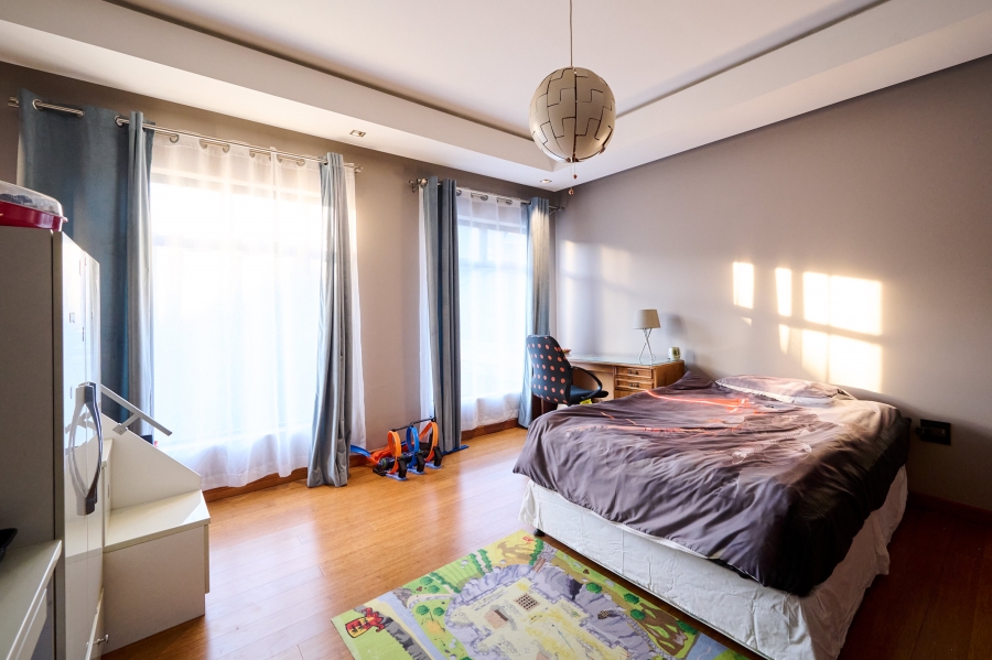 5 Bedroom Property for Sale in Waterfall Country Village Gauteng