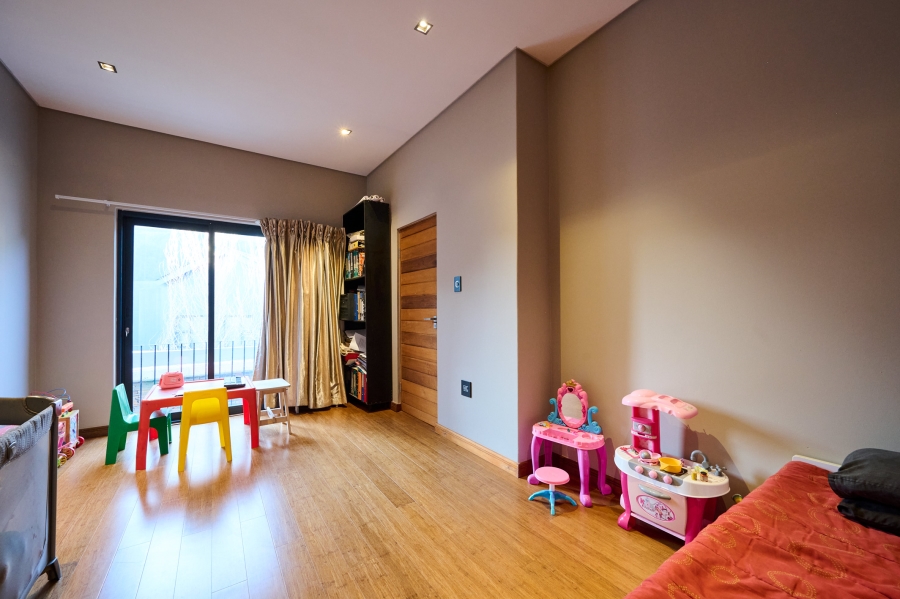 5 Bedroom Property for Sale in Waterfall Country Village Gauteng