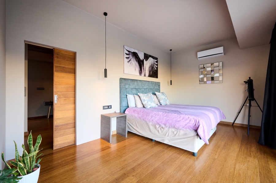 5 Bedroom Property for Sale in Waterfall Country Village Gauteng
