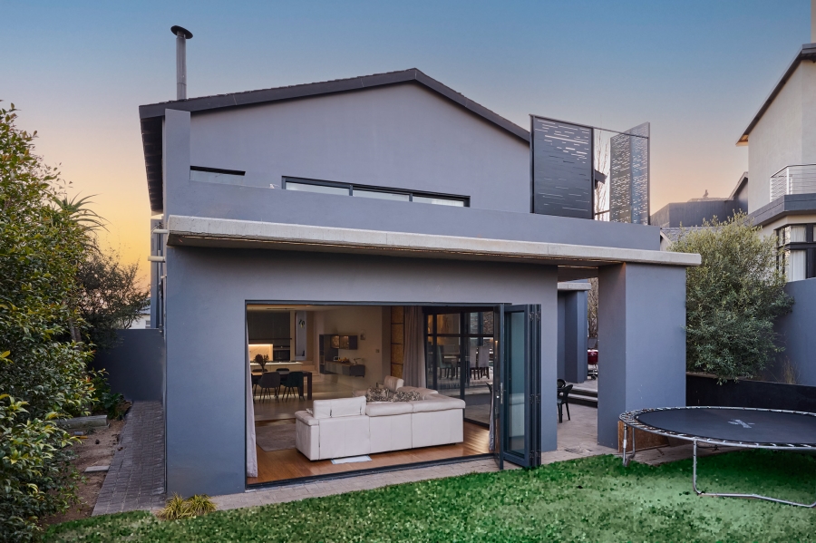 5 Bedroom Property for Sale in Waterfall Country Village Gauteng