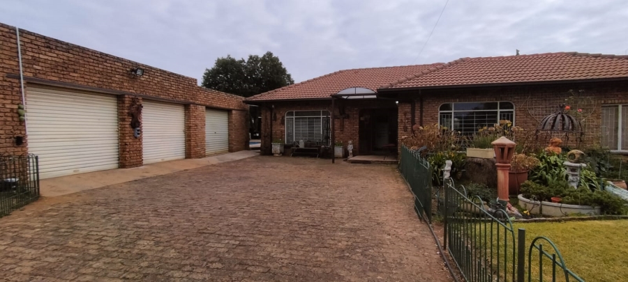 3 Bedroom Property for Sale in Helikonpark Gauteng